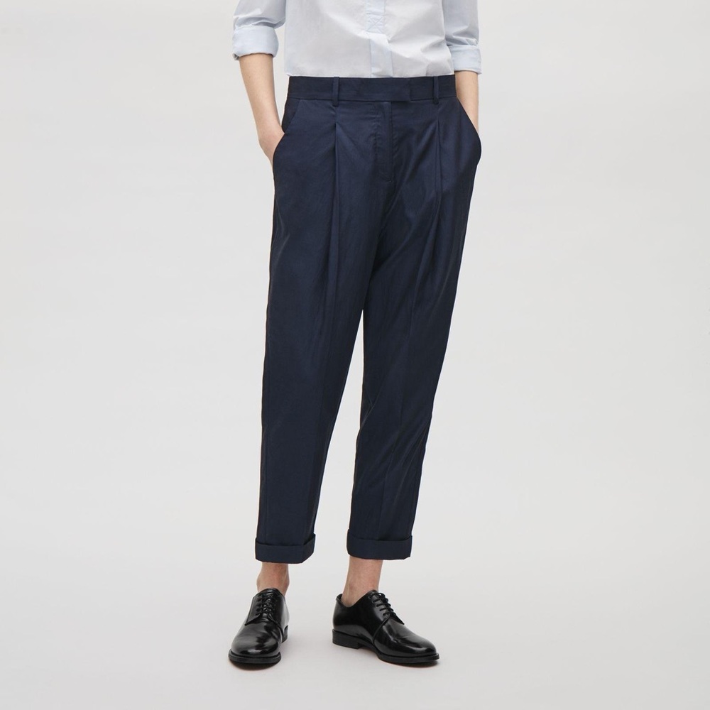 COS Pleated Dropped Cropped Pants Navy
